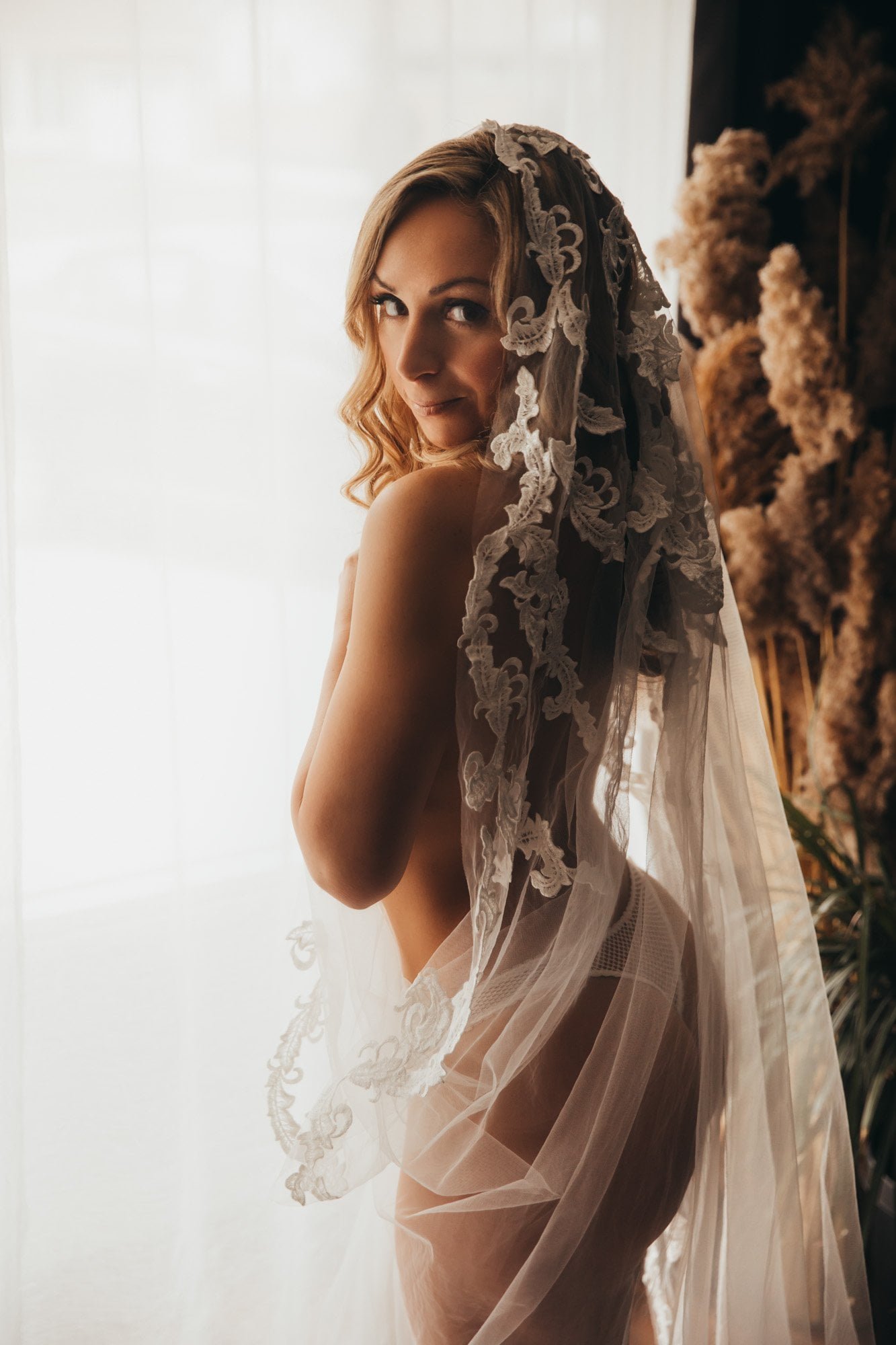 https://boudoirbynaniustudio.com/wp-content/uploads/2022/05/2A6A4006-Edit-Edit.jpg